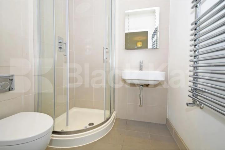  2 bedroom apartment within a contemporary building with a private terrace Heneage Street , Brick Lane 